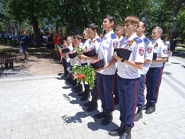 В Феодосии казаки и кадеты почтили память павших в годы Великой Отечественной войны