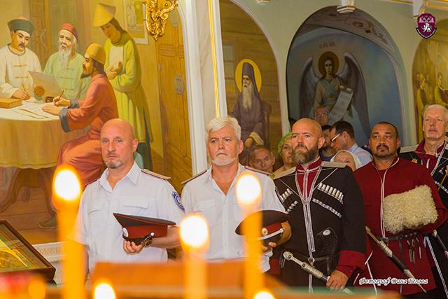 Казаки Крымского ОКО приняли участие в траурном молебне по жертвам терактов 
